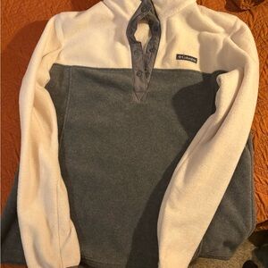 Columbia Men's Two-Tone Gray and Cream Crewneck Sweater
